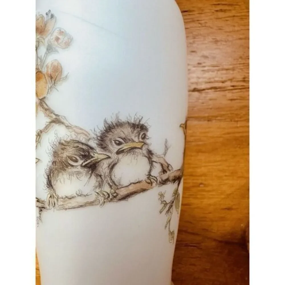 Vintage Enesco Vase Baby Birds by‎ Mary Mugg Frosted White Glass Gold Trim 6